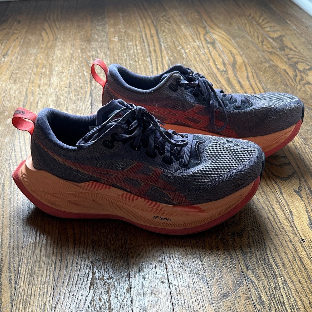 ASICS Superblast 2 size 7 Men’s / 8.5 Women’s